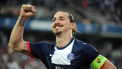 kaiyun登录入口-德甲中场密集包夹，压制对手核心球员，德甲的球场